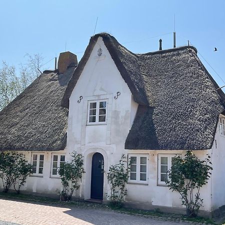 Kapitaenshaus Von 1712 - Neu Saniert Apartment Nieblum Luaran gambar